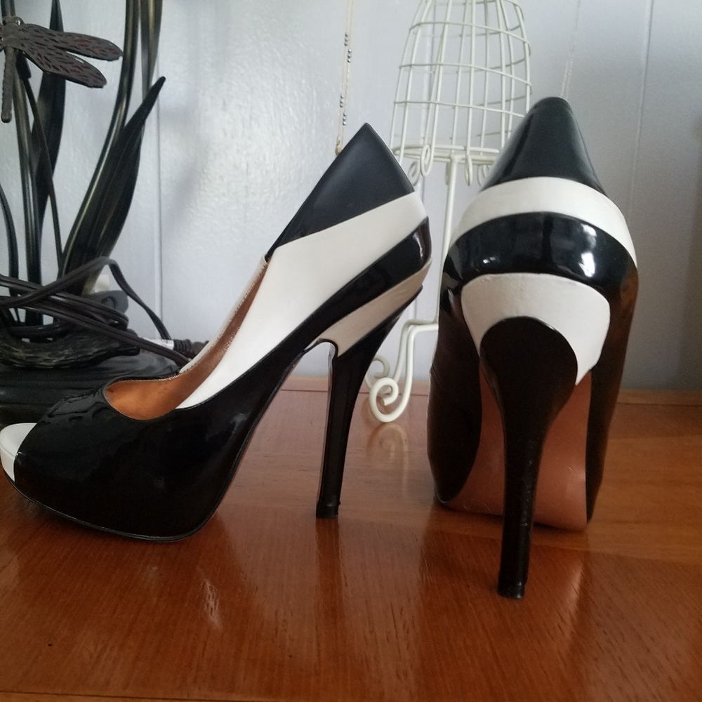 BCBG heels